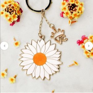NWT Velvet Caviar Daisy Keychain